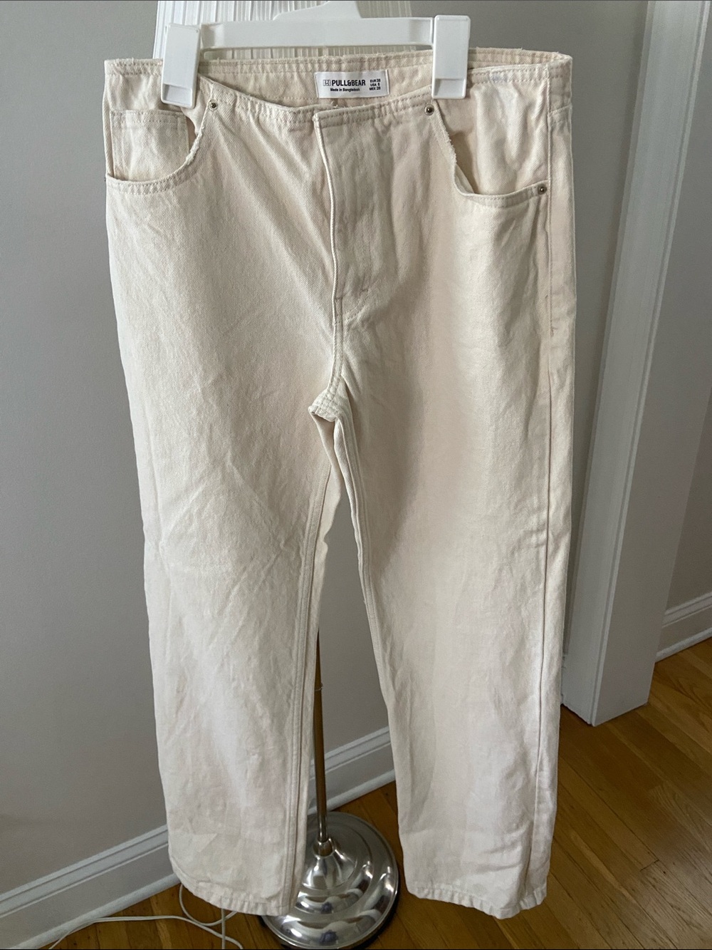 Pull&Bear Straight low rise  Leg Jeans in Off-White